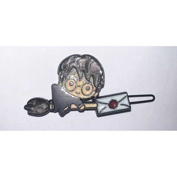 $2 ADORABLE HAIR CLIP. NEW. $2 WITH ANY $10 ORDER OR MORE . - Picture 3 of 16